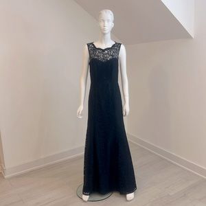 SAMPLE SALE NWT Dessy 2940 size 10 Midnight Blue Lace. Excellent Condition.